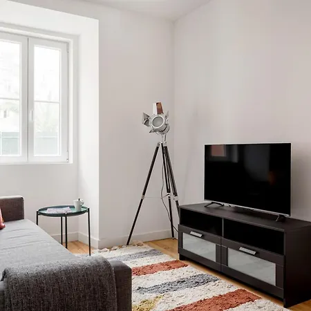 Vibes, 2br Flat