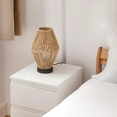 Vibes, 2br Flat *