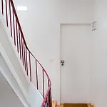Vibes, 2br Flat *